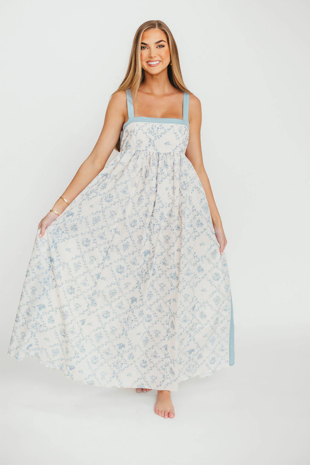 Lillian Toile Maxi Dress in French Blue - Fashionser