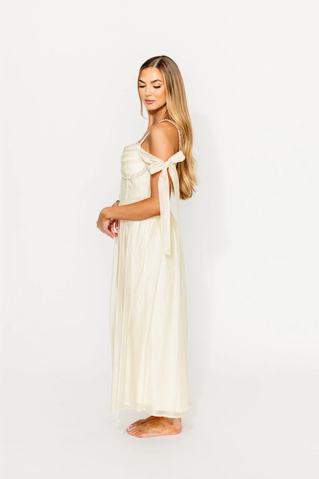 Paulina Sleeveless Sweetheart Midi Dress in Ecru - Fashionser