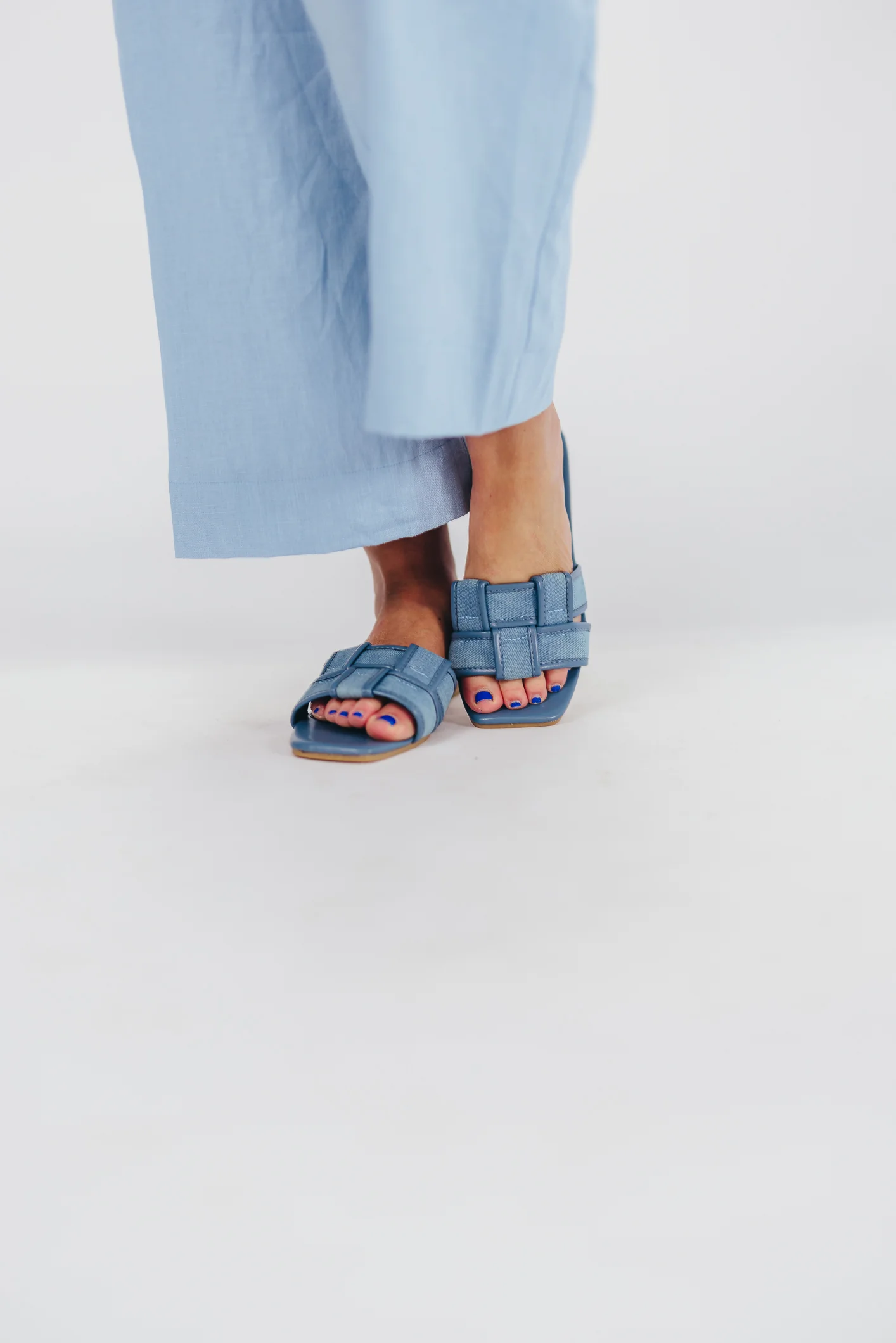 Essie Woven Canvas Slides in Denim - Fashionser