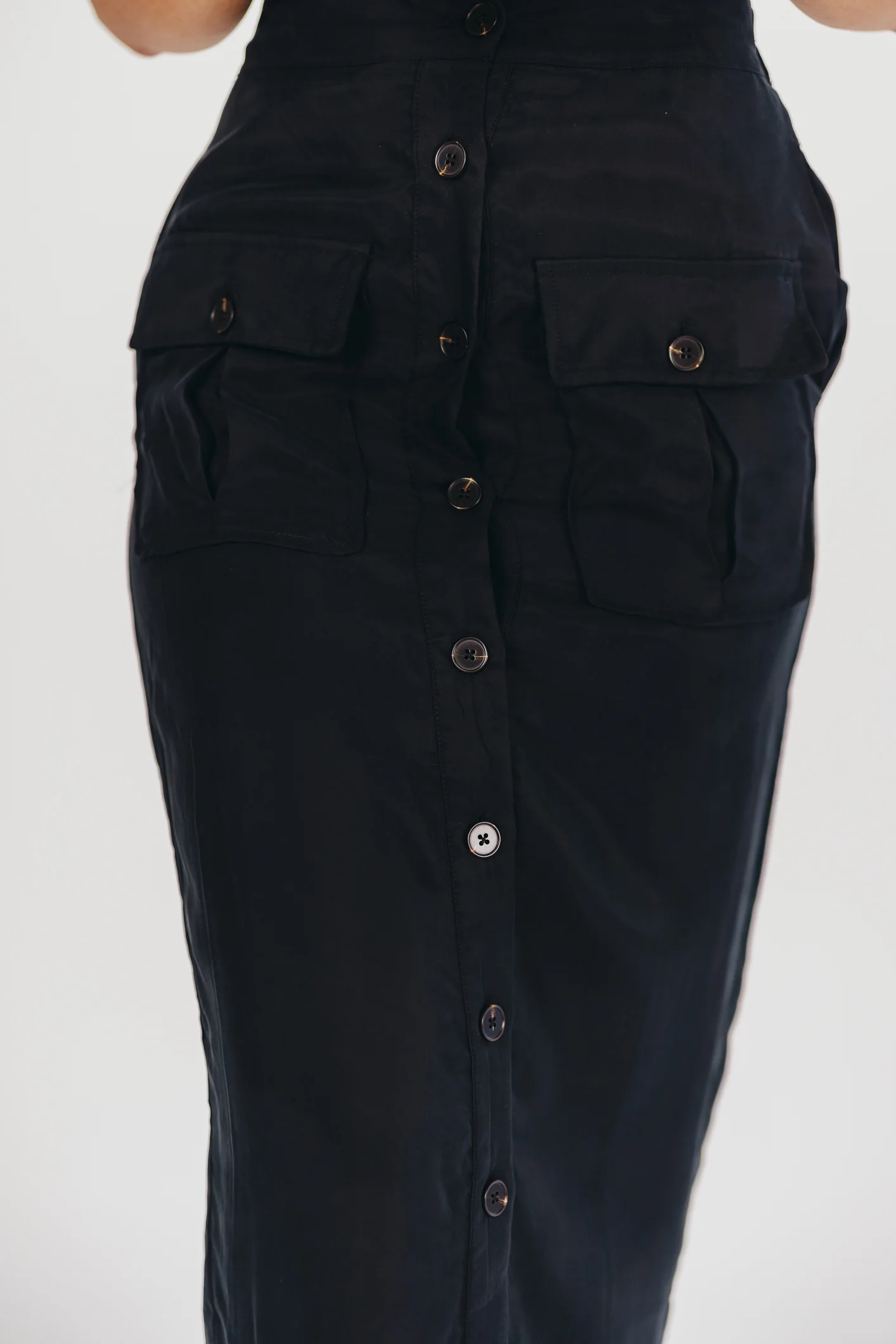Better Days Button-Down Midi Cargo Skirt in Black - Fashionser