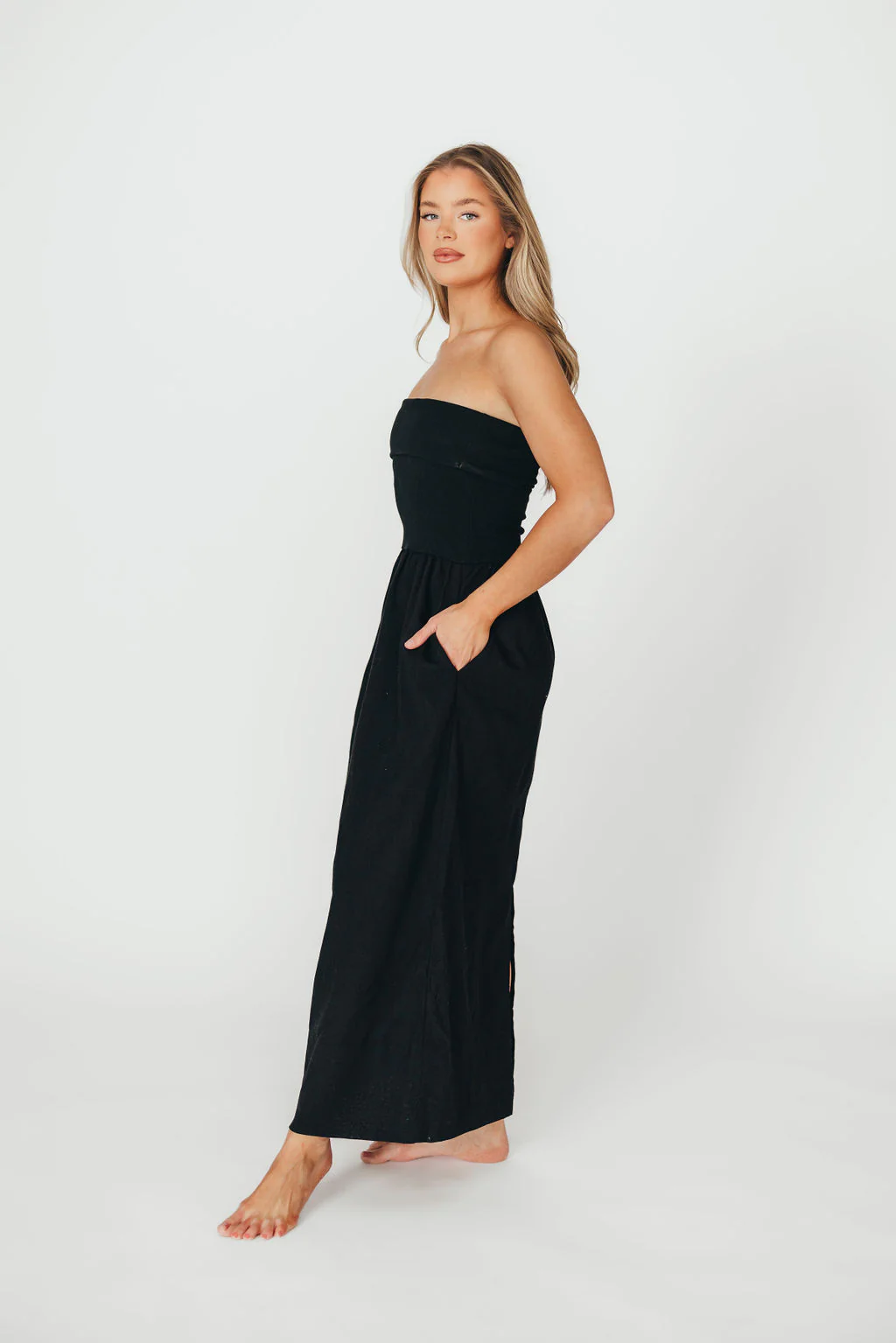 Kaylee Linen and Ribbed Knit Maxi Dress in Black - Fashionser