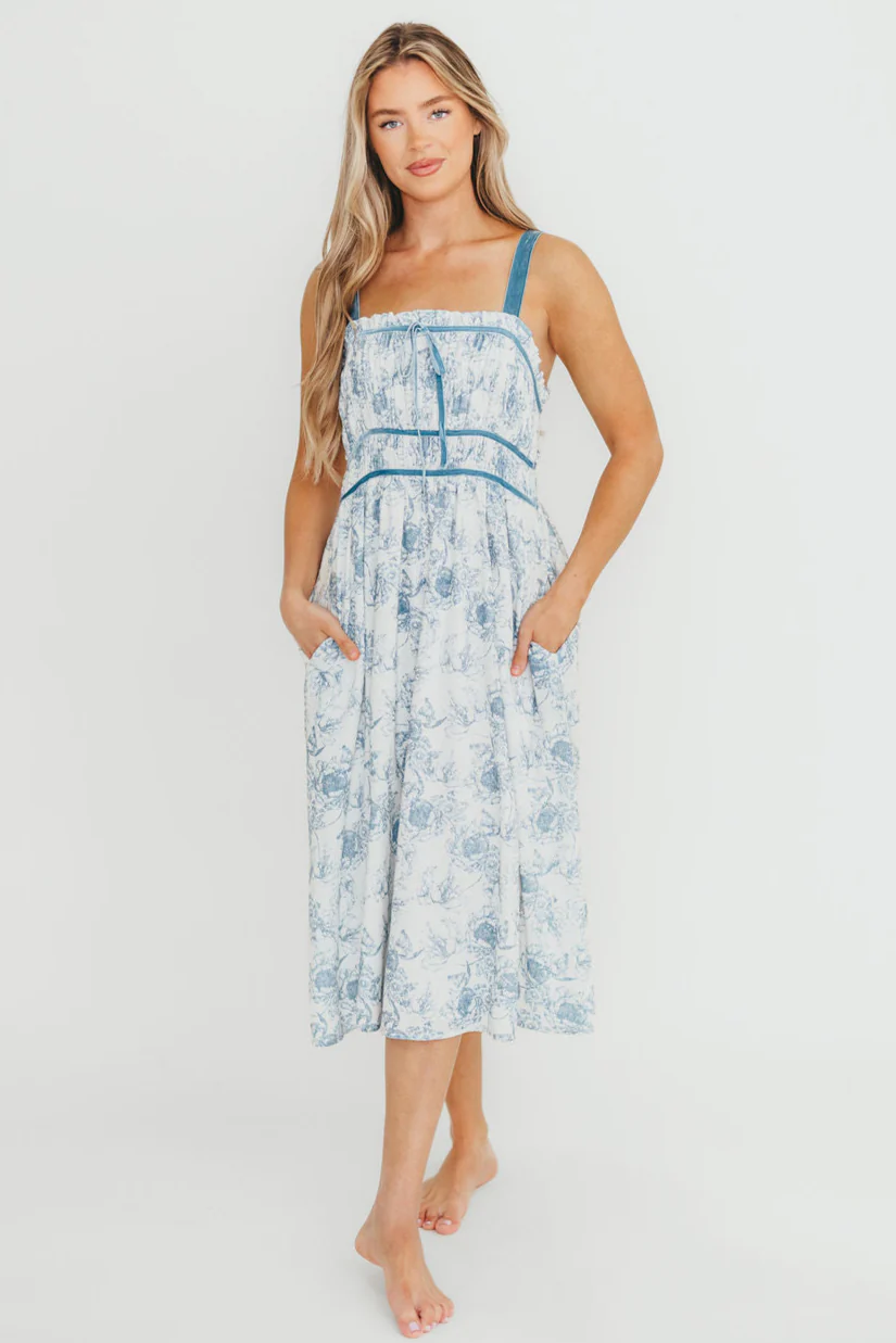 Olsen Midi Dress in Blue/White - Fashionser