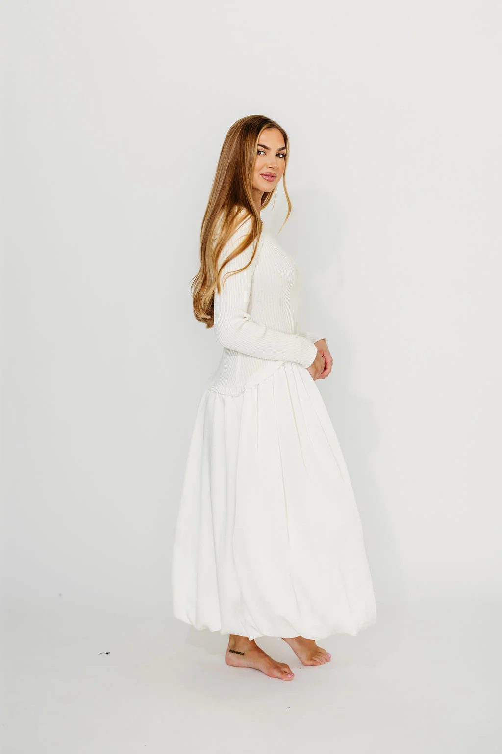 Kerriann Sweater Poplin Mix Maxi Dress in Off-White - Fashionser