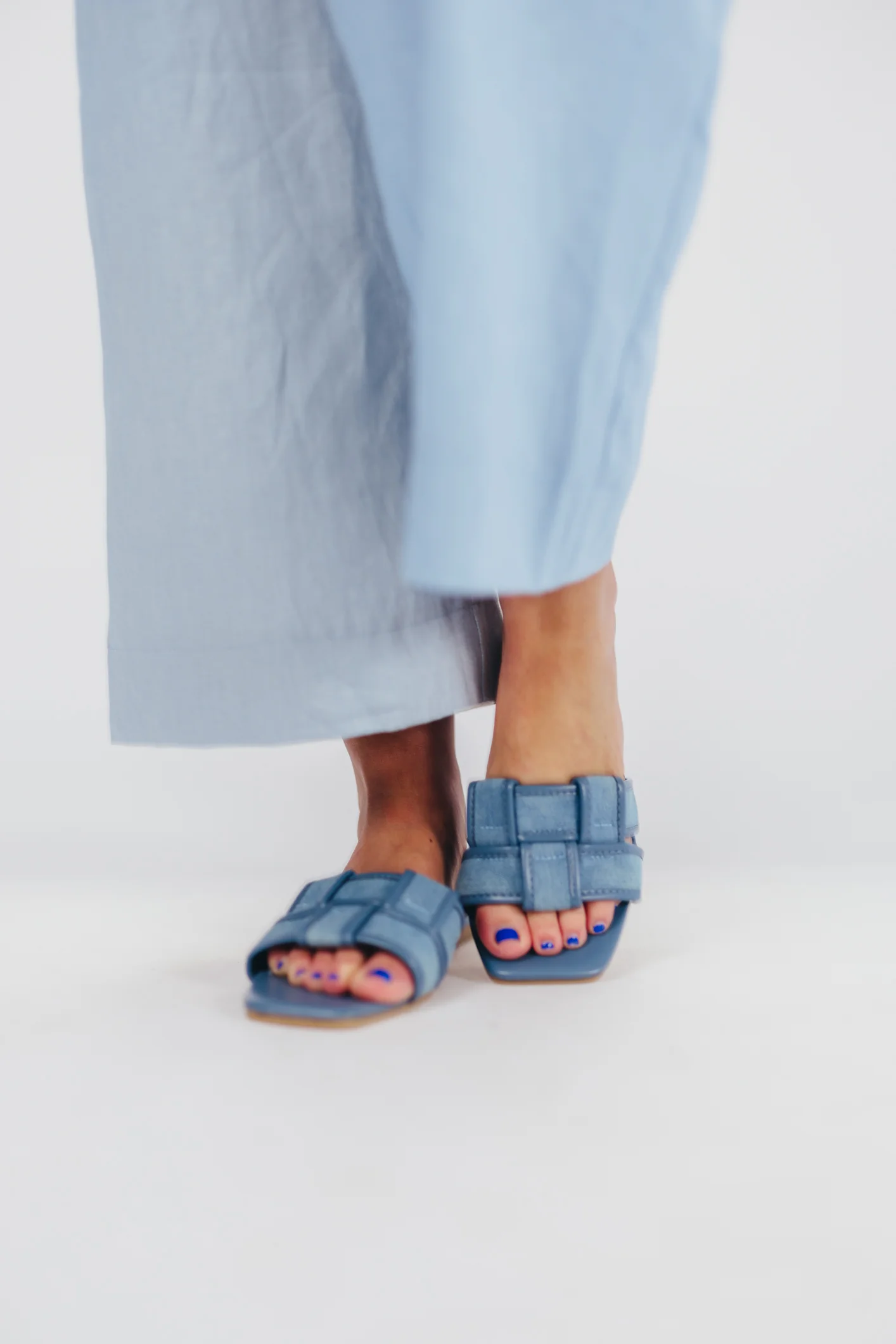 Essie Woven Canvas Slides in Denim - Fashionser