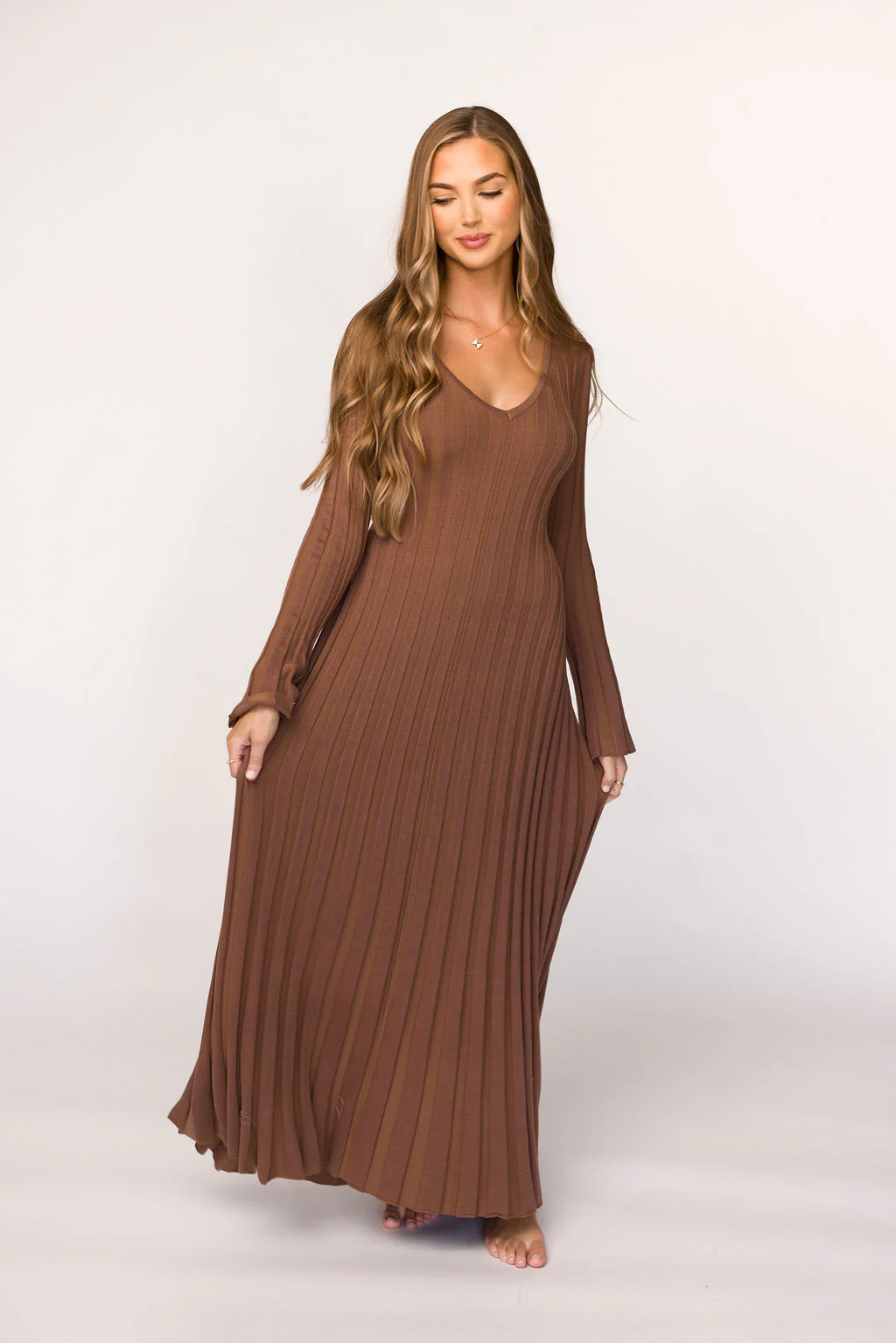 Hadley Long Sleeve V-Neck Knit Maxi Dress in Cocoa - Fashionser
