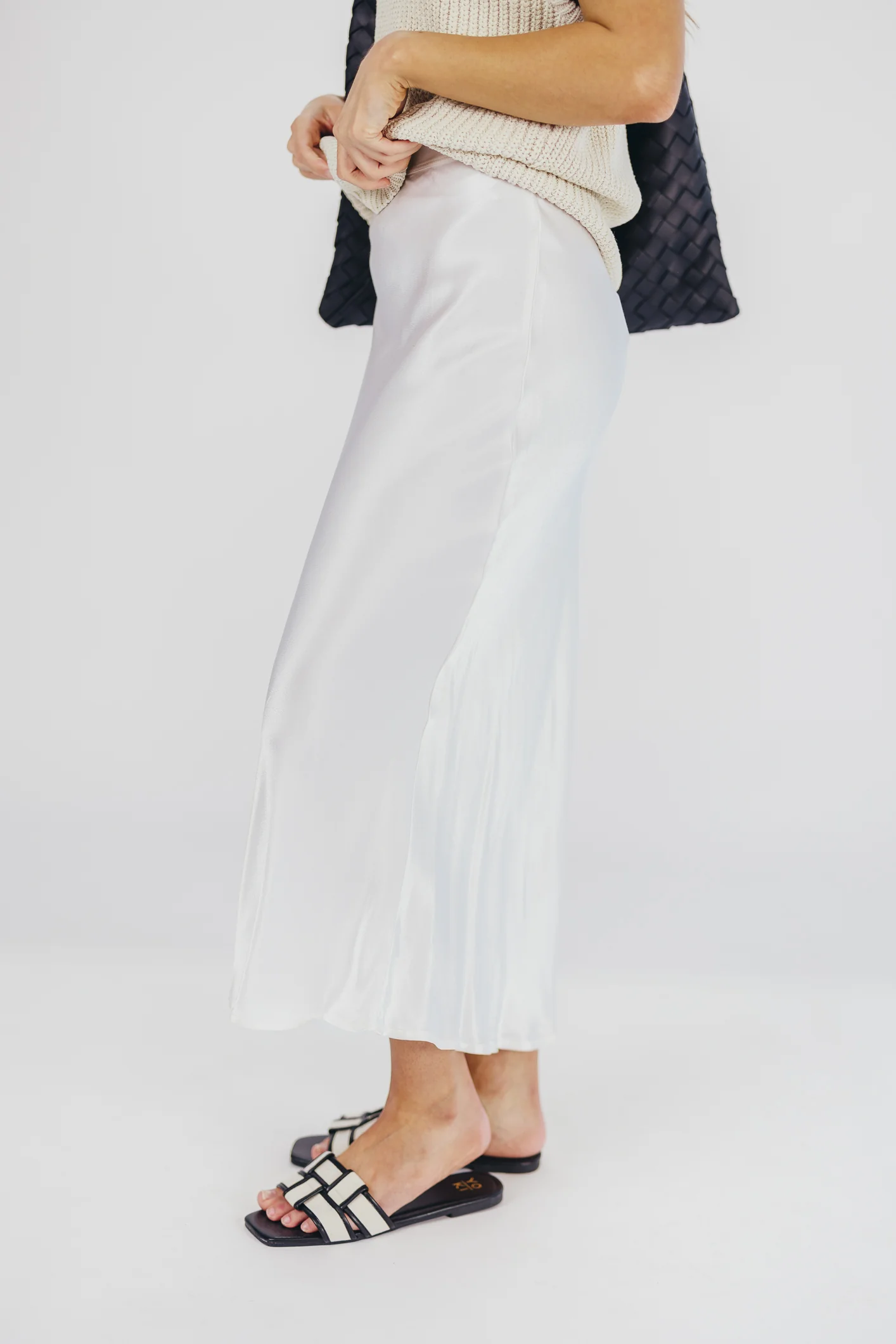 Essie Woven Canvas Slides in Black - Fashionser