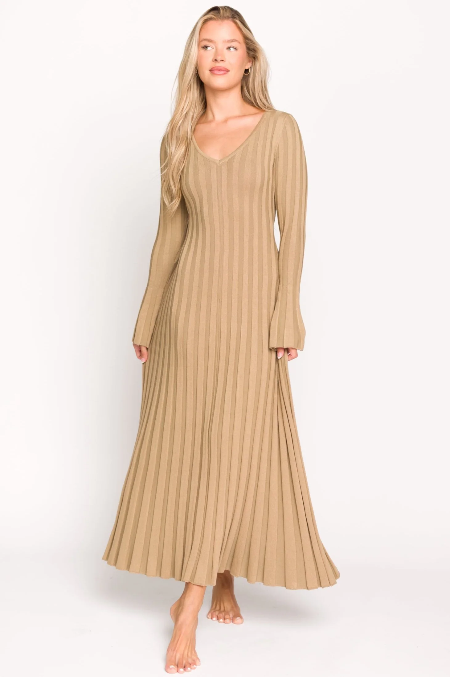 Hadley Long Sleeve V-Neck Knit Maxi Dress in Espresso - Fashionser