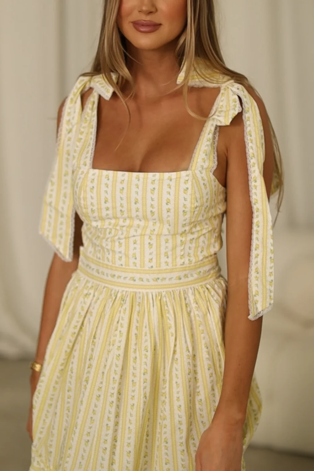 Garcelle Wallpaper Floral Tiered Midi Dress in Yellow - Fashionser