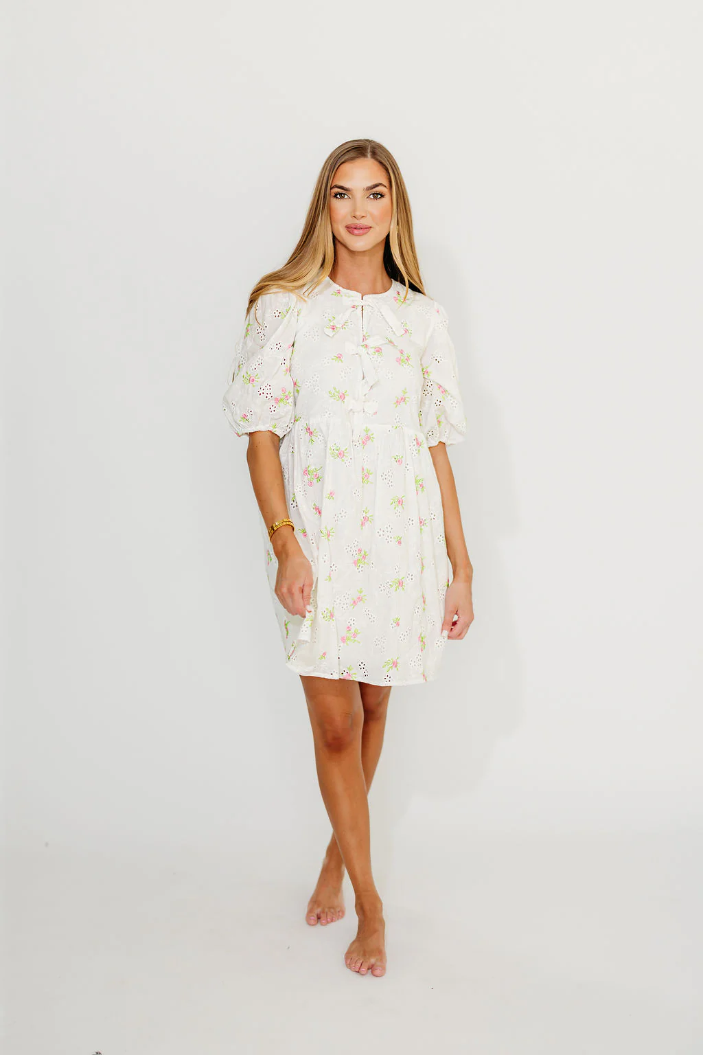 Saylor Floral Dress in White Pink - Fashionser