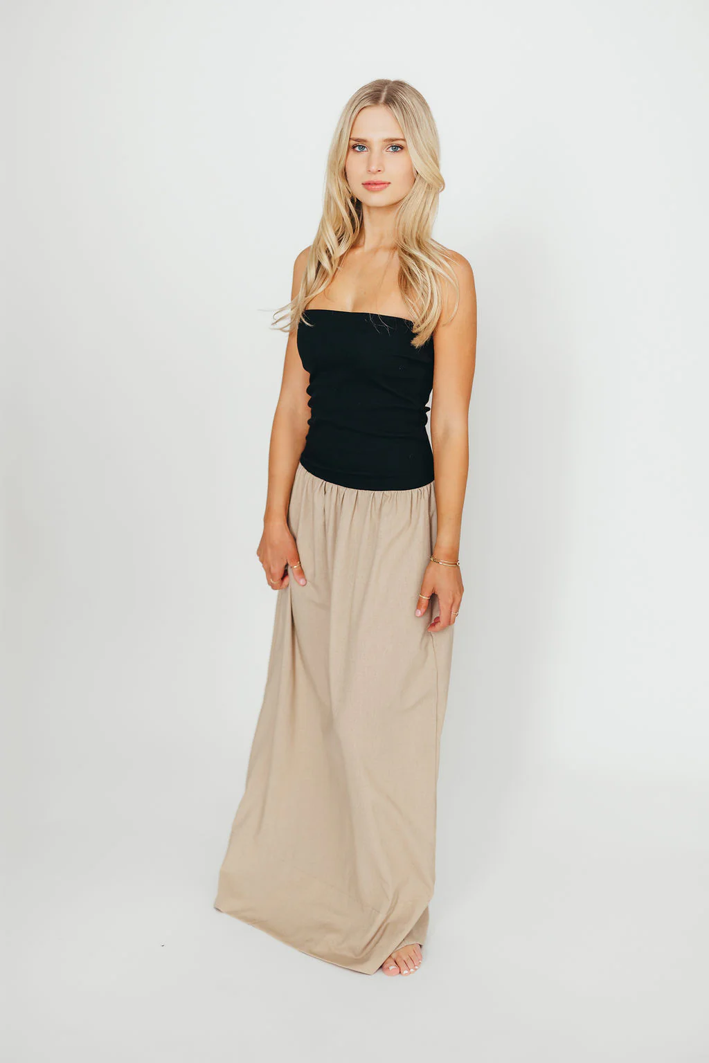 Kaylee Linen and Ribbed Knit Maxi Dress in Black/Tan - Fashionser