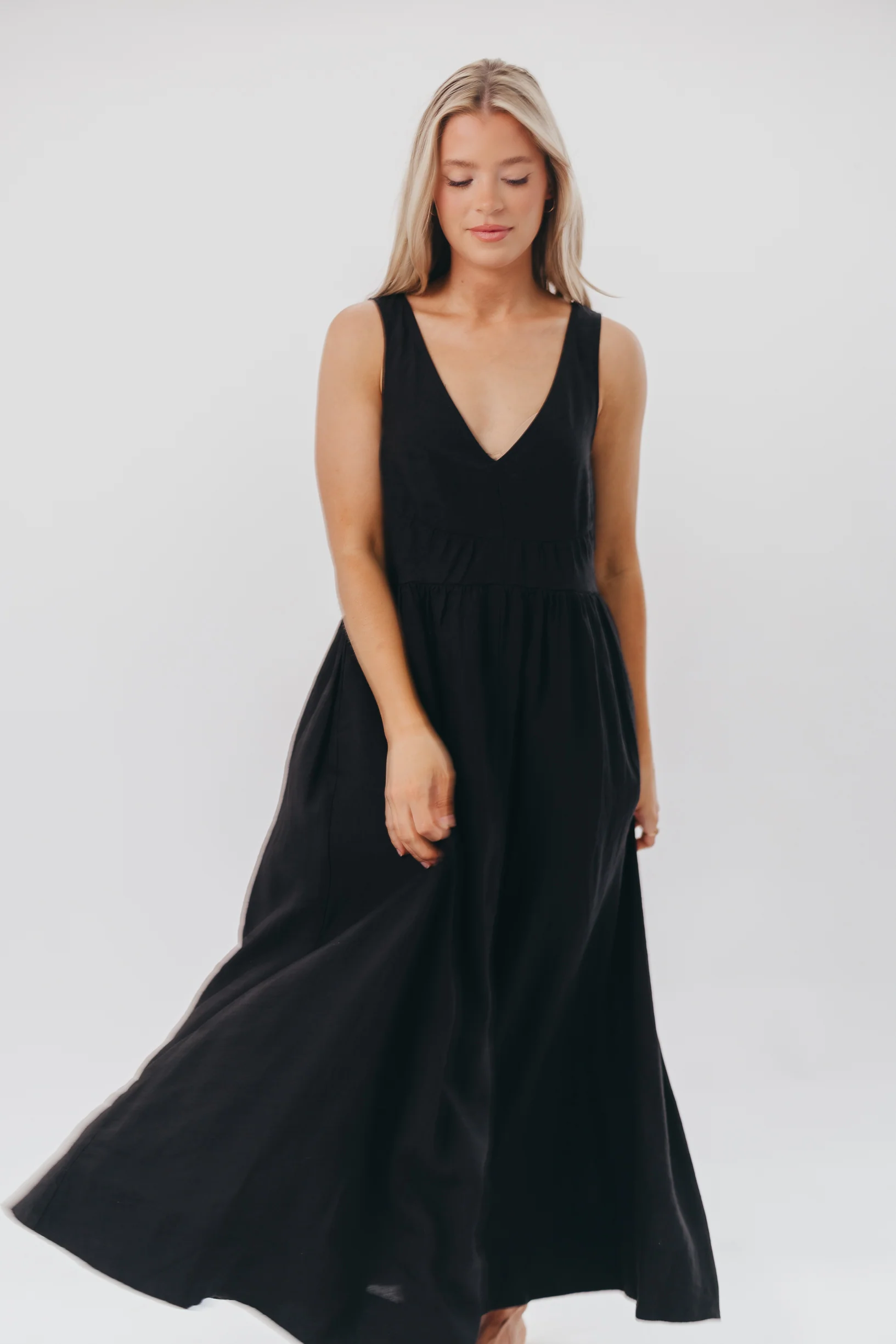 Eleonie 100% Linen Maxi Dress in Black - Fashionser
