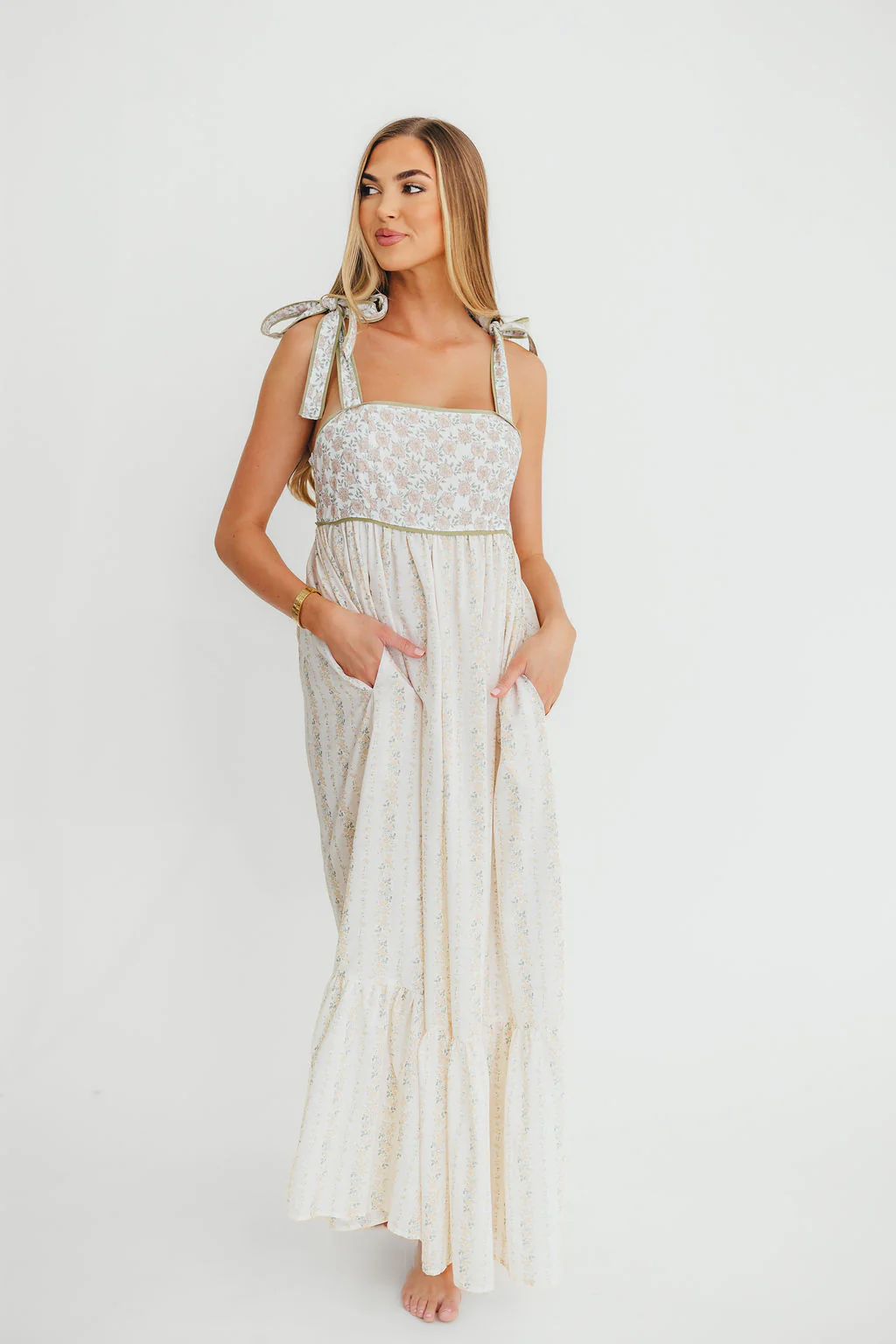 Kelly Adjustable Tie Maxi Dress in Pale Peach Floral (Restocking in May) - Fashionser