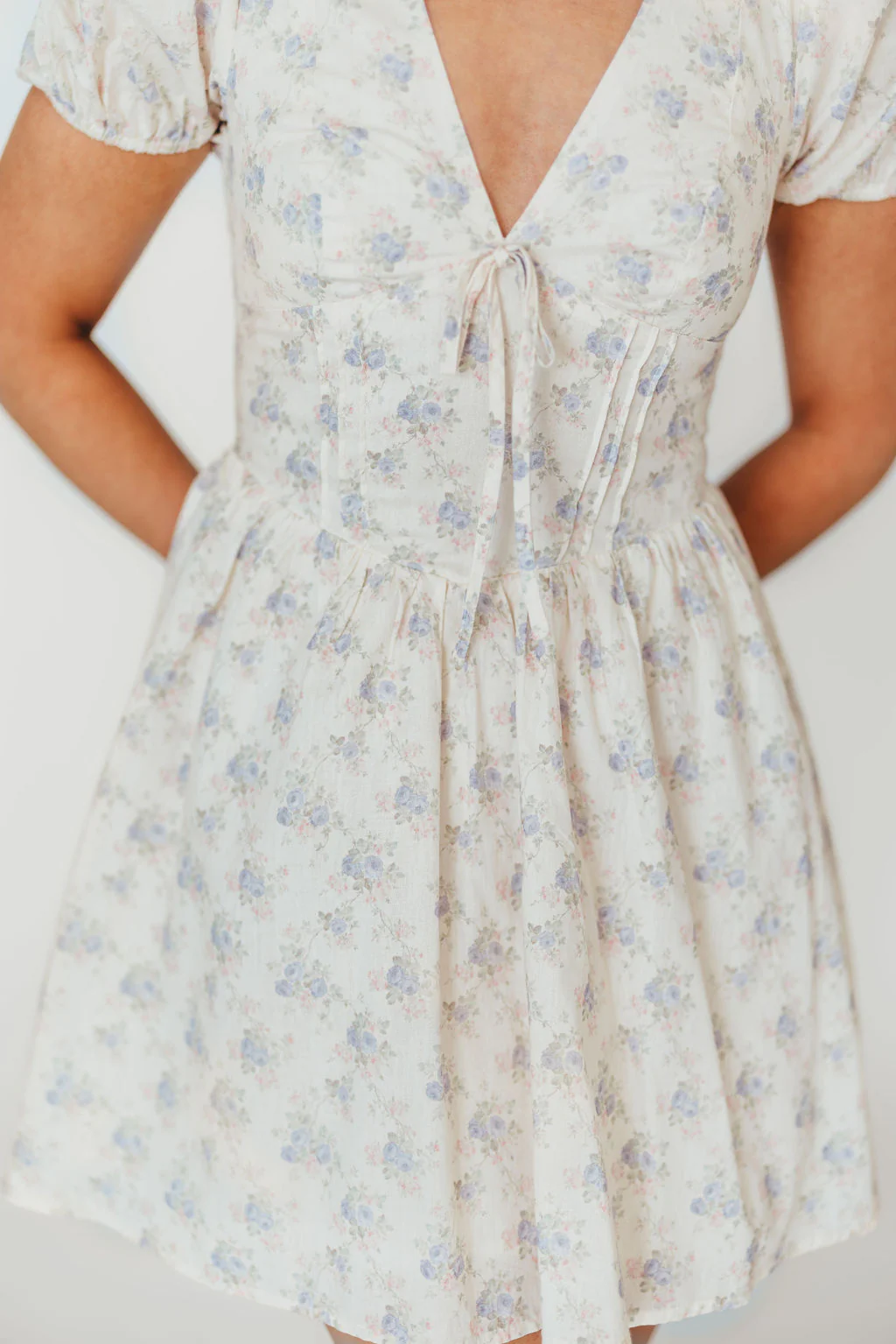 Veronica Mini Dress in Cream/Lilac Floral - Fashionser