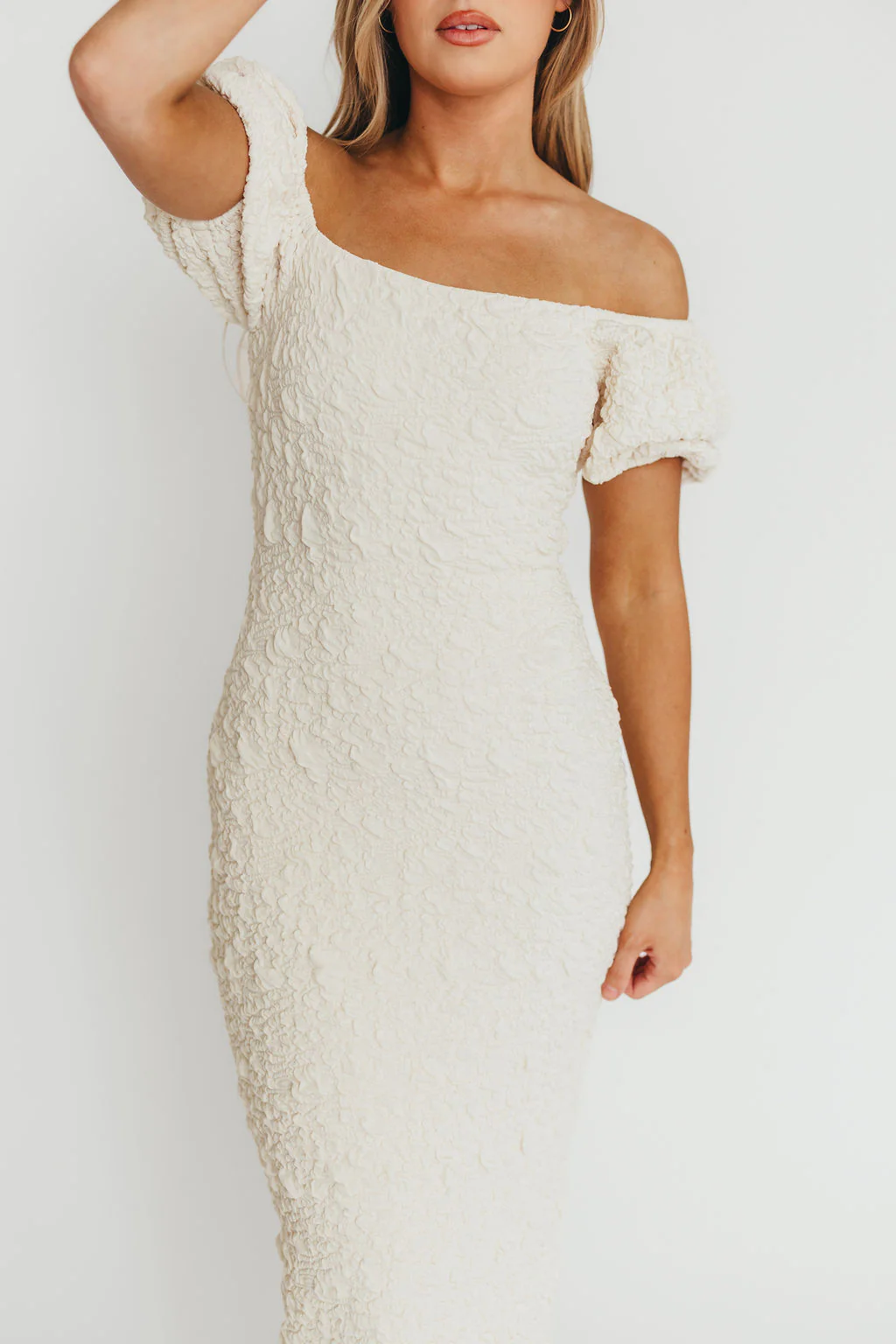 Blakeley Textured Midi Dress in Ivory- Bump Friendly & Inclusive Sizing (S-3XL) - Fashionser