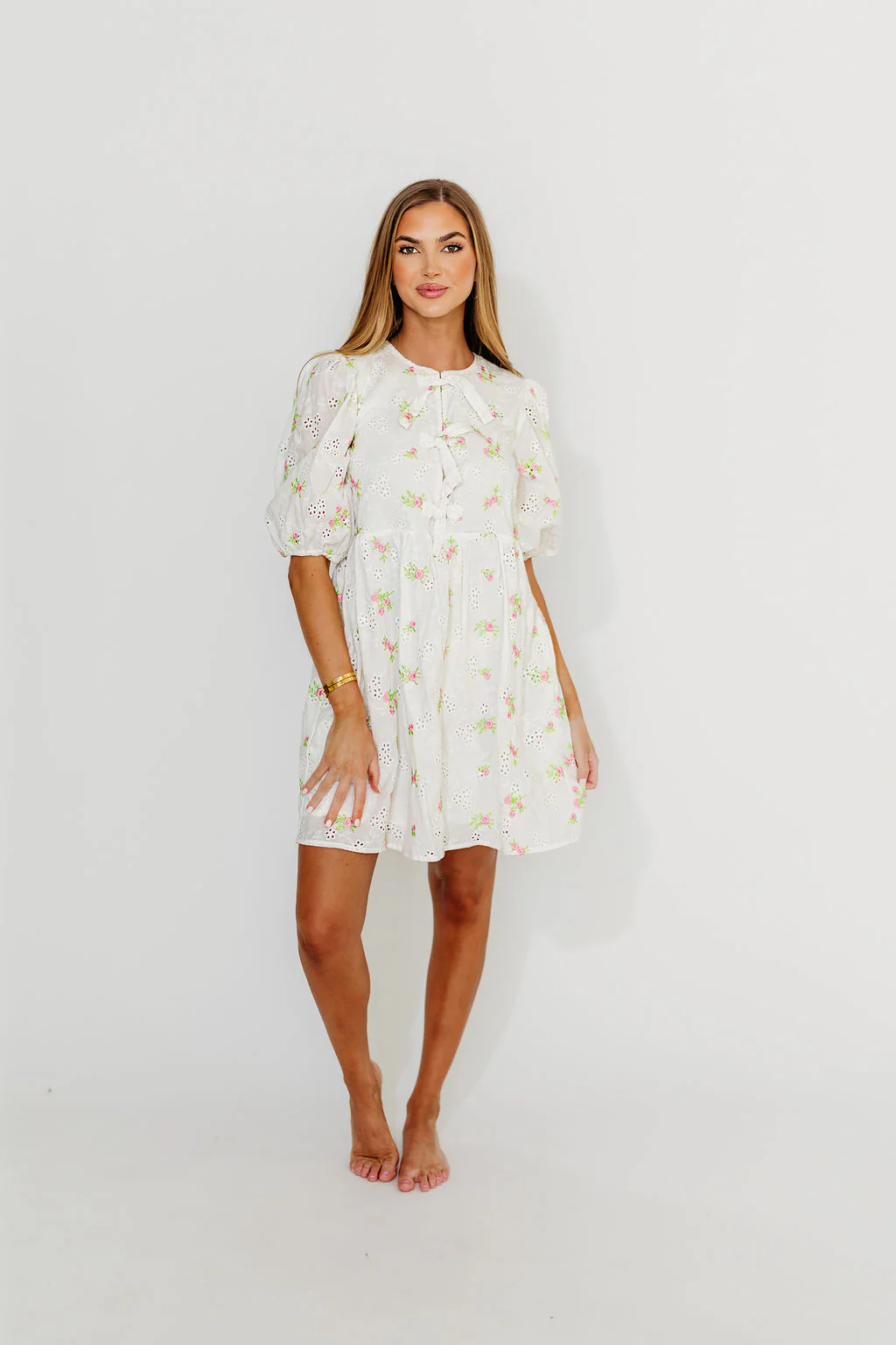 Saylor Floral Dress in White Pink - Fashionser