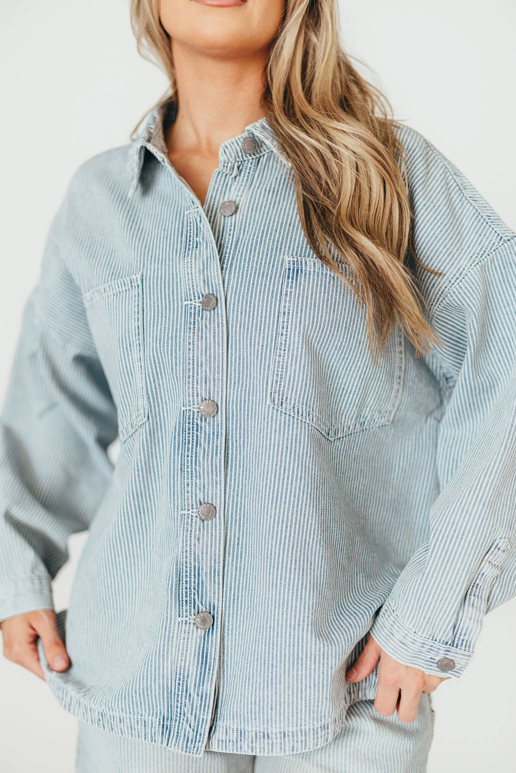 Macie Jean Jacket in Denim/White - Fashionser
