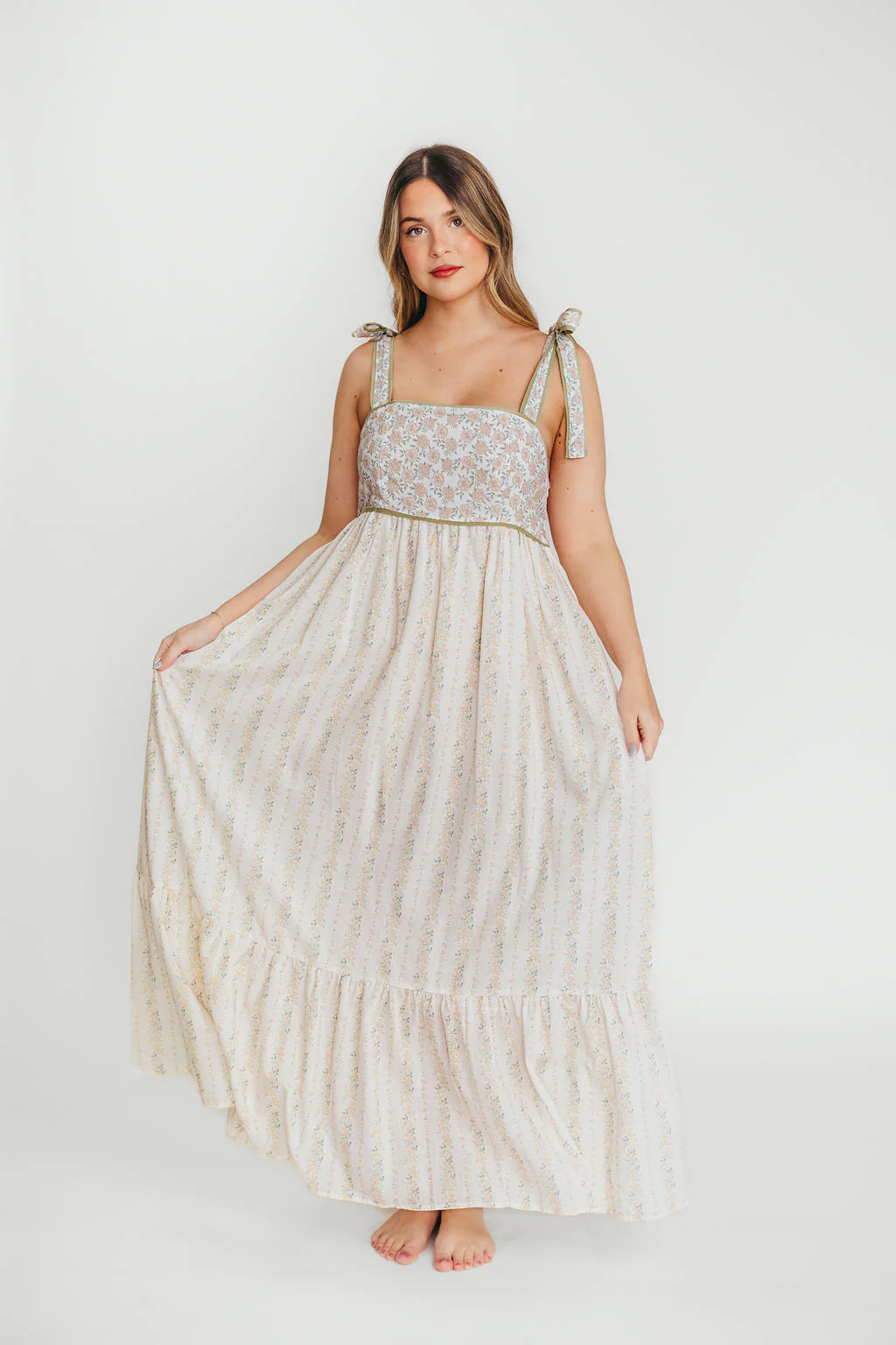 Kelly Adjustable Tie Maxi Dress in Pale Peach Floral (Restocking in May) - Fashionser