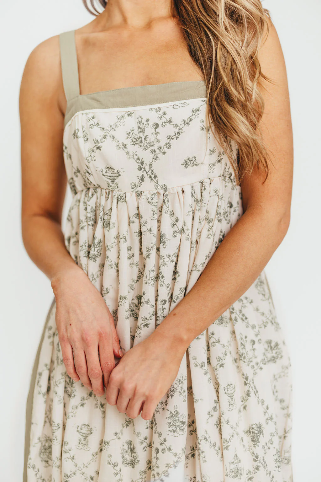 Lillian Toile Maxi Dress in Green Palm - Fashionser