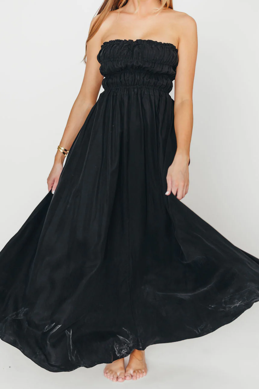 Caitlyn Woven Maxi Dress in Black - Fashionser