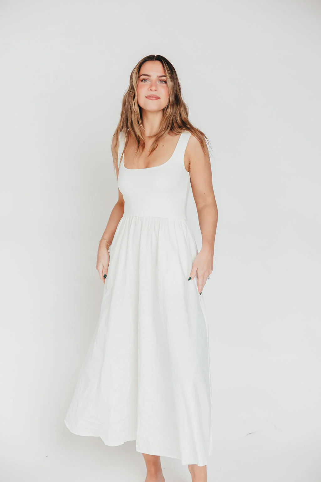 Lucinda Maxi Dress in White - Fashionser