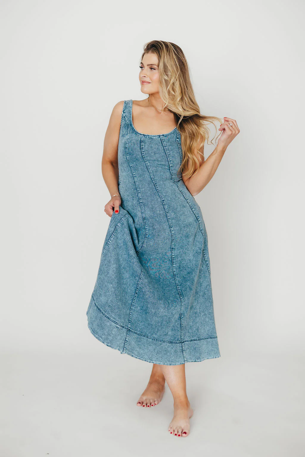 Abigail Sleeveless Denim Midi Dress in Denim Blue - Fashionser