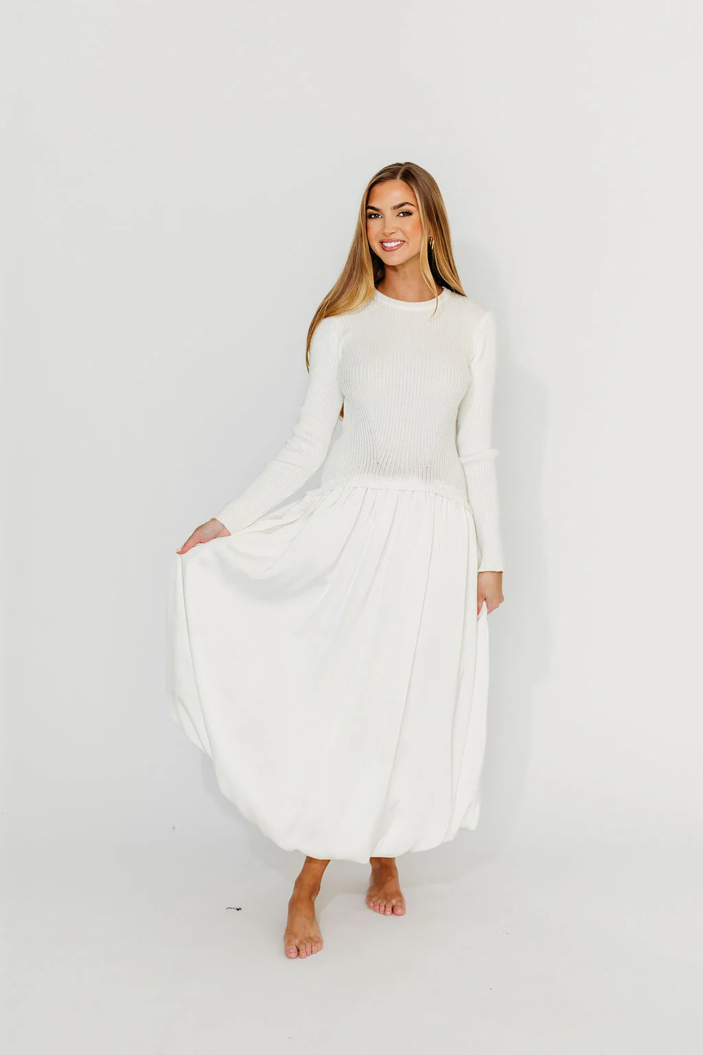Kerriann Sweater Poplin Mix Maxi Dress in Off-White - Fashionser
