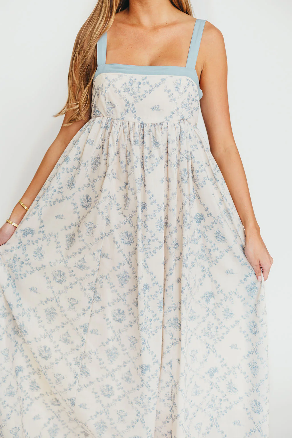 Lillian Toile Maxi Dress in French Blue - Fashionser