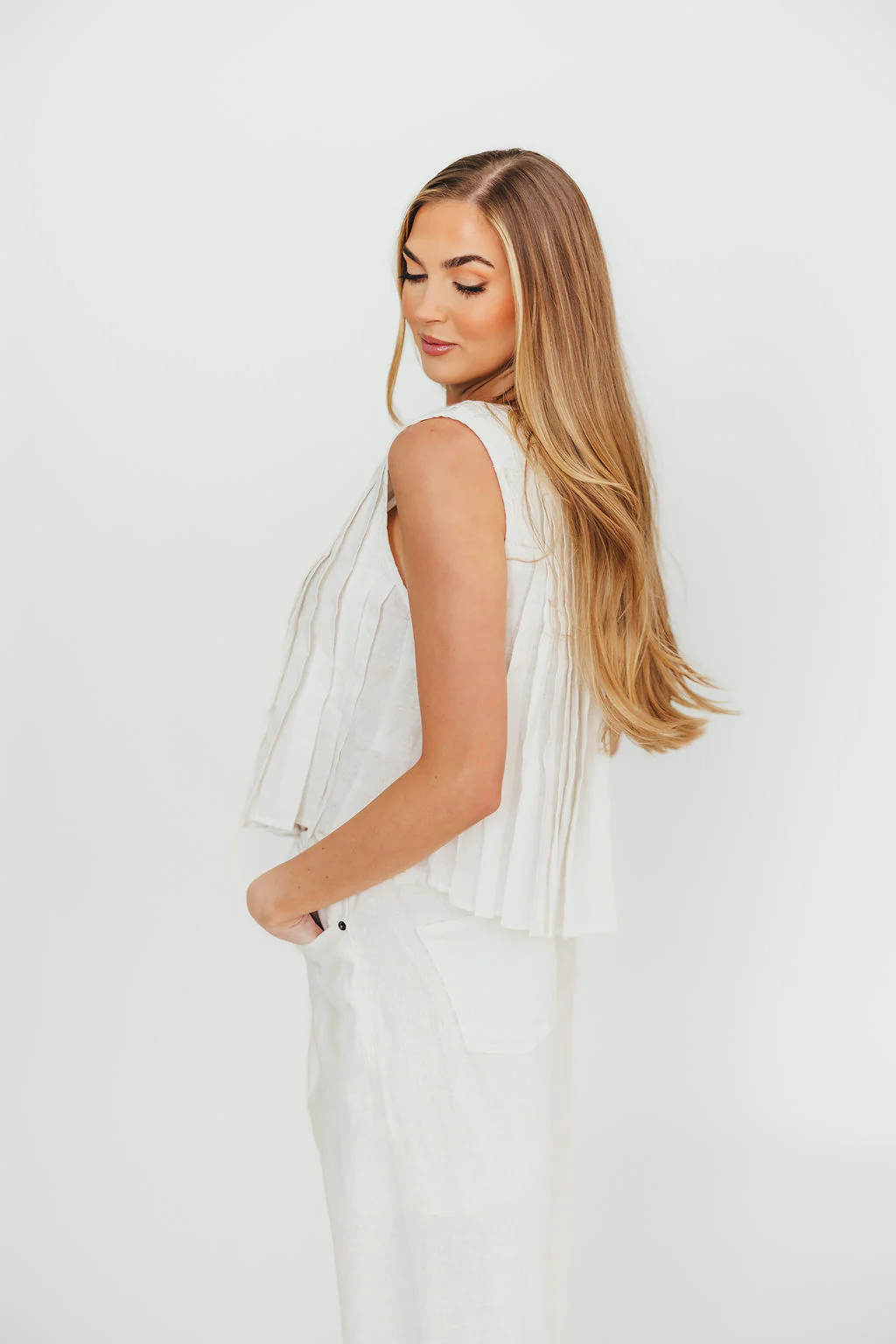 Allexia Bow Tie Tank Woven in Off-White - Fashionser