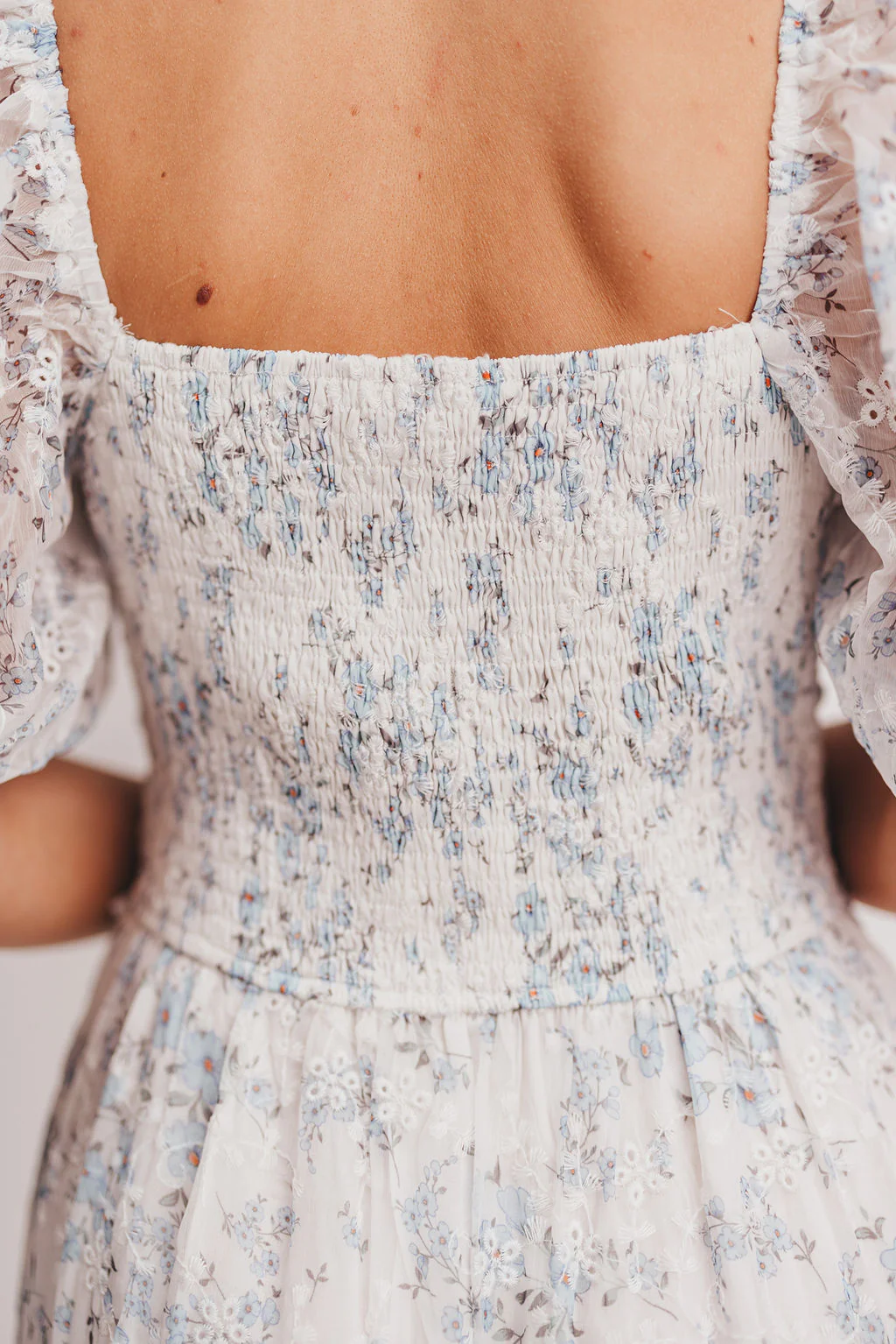 Daphne High Slit Eyelet Detail Maxi Dress in Blue and White Floral - Inclusive Sizing - Inclusive Sizing - Fashionser