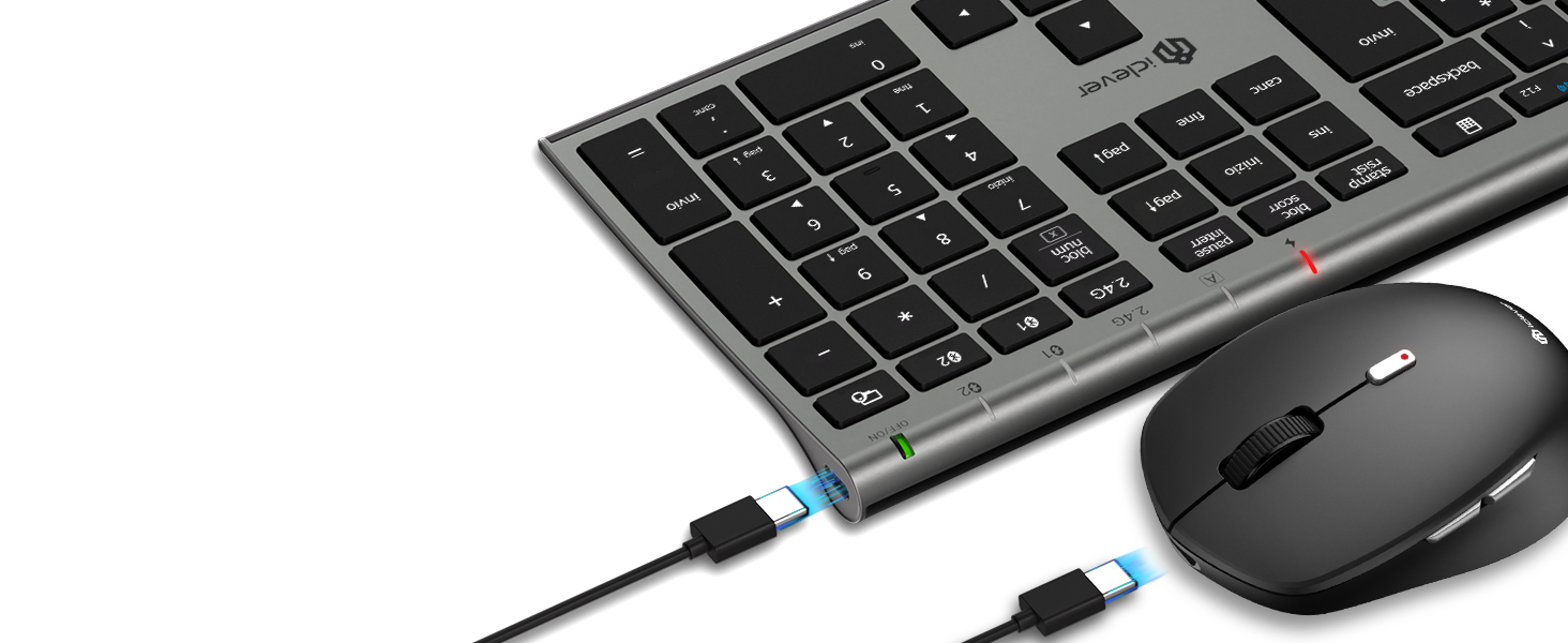 Set tastiera e mouse wireless che mostra un'elegante tastiera grigia con tasti neri e il mouse wireless corrispondente collegato tramite cavi USB blu.