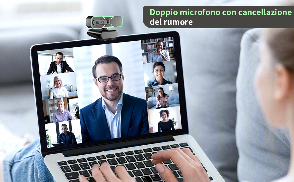 Schermo del laptop che mostra una videoconferenza con più partecipanti in un'interfaccia con layout a griglia.