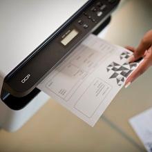 Stampante laser compatta con WiFi Brother DCP-1610W